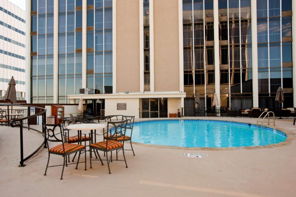 DoubleTree by Hilton Hotel Midland Plaza