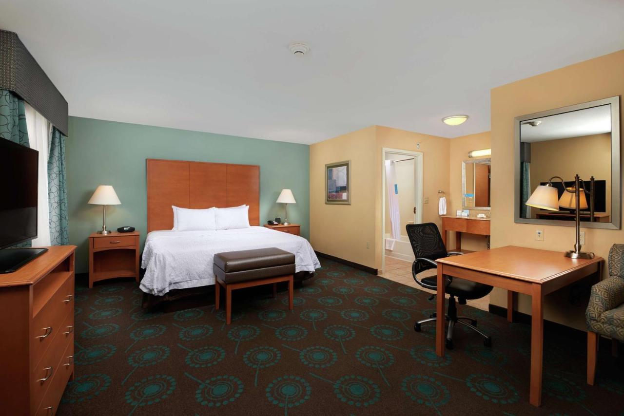 Hampton Inn & Suites Canton